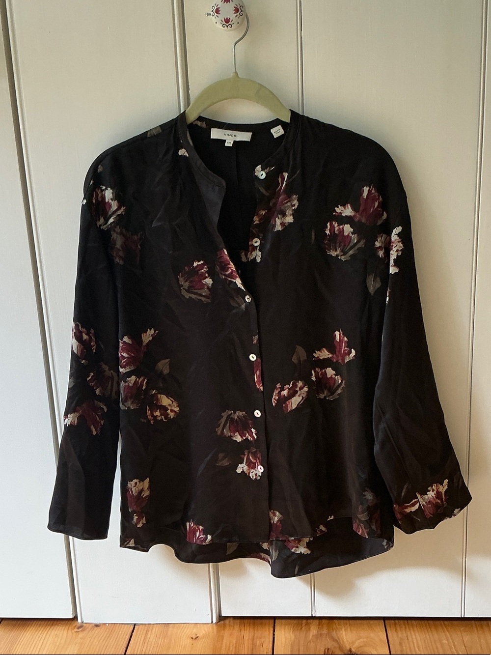 Vince Black Silk Tulip Floral Print Bracelet Sleeve Blouse sz xxs
